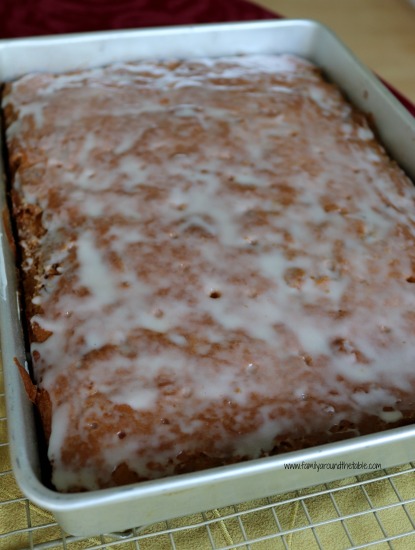 Honey bun cake is an easy and delicious treat any time of the year. Perfect for breakfast or dessert.